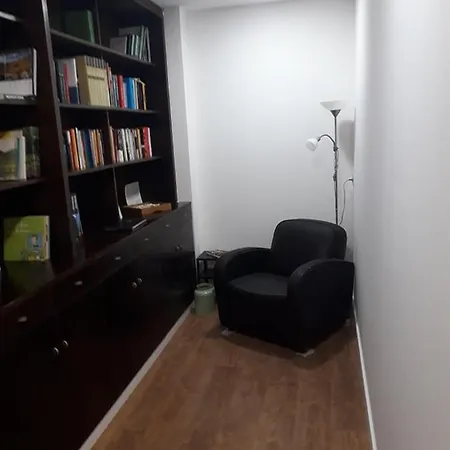 Land'him House فندق 4*