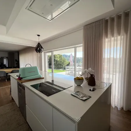 فندق Land'him House 4*